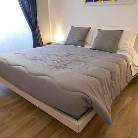 A Un Passo Da Tutto... Hotel Nápoly Kültér fotó