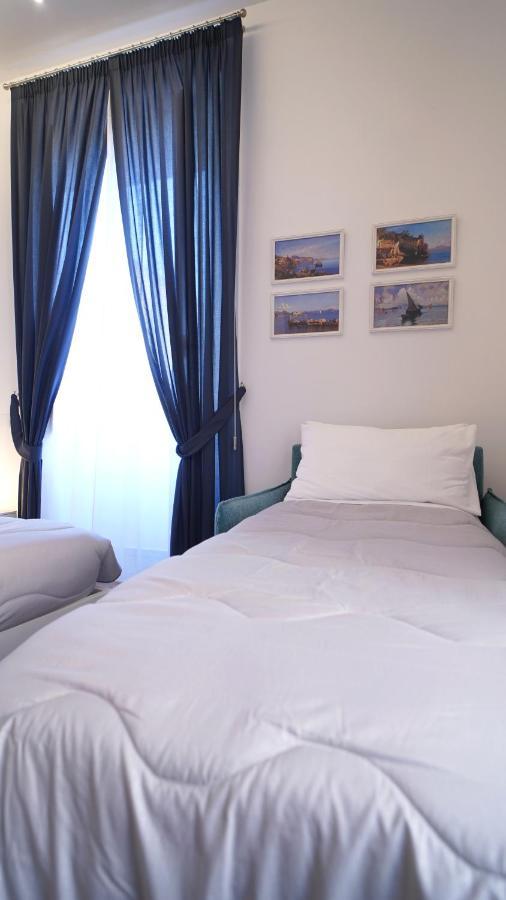 A Un Passo Da Tutto... Hotel Nápoly Kültér fotó